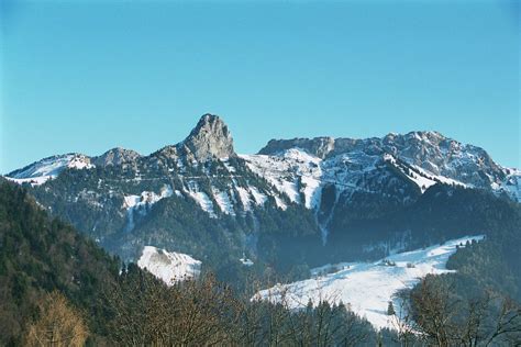 Families can enjoy a day's skiing away from crowds and the stress of traffic. Dent de Jaman et Rochers de Naye - Notre Histoire