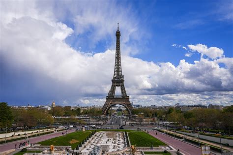 Eiffel Tower In Paris Evacuated After Security Alert Bloomberg