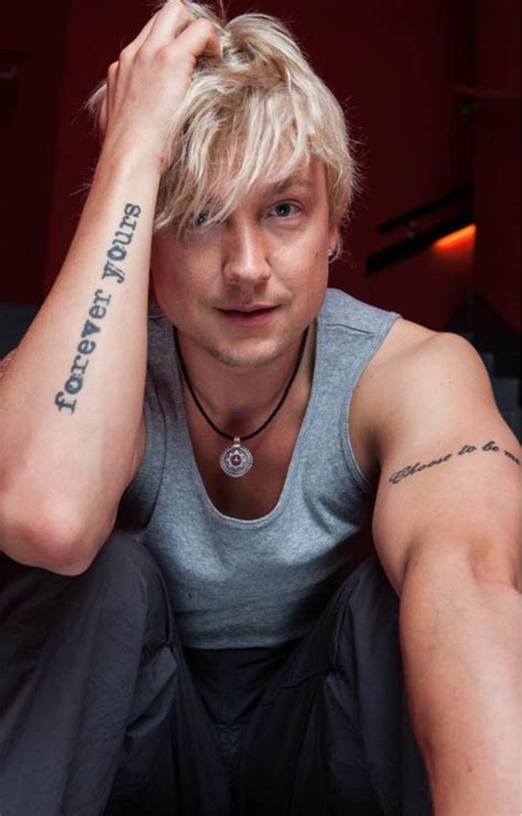 Samu haberin versio yön kappaleesta joutsenlaulu. Wie gut kennst du Samu Haber wirklich?