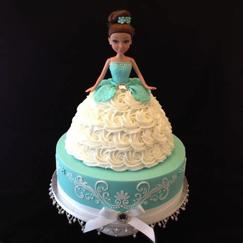 Best barbie doll cake for girls birthday. Two tier doll cake | Bolo de boneca, Bolo festa infantil ...