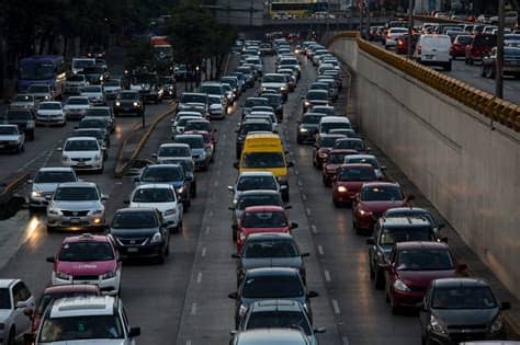 El programa hoy no circula aplica este jueves para los automóviles con engomado verde, terminación de placas 1 y 2, y que cuenten con holograma de según el programa hoy no circula, los vehículos que tengan holograma 1 dejarán de circular los sábados de 5:00 a 22:00 horas conforme a su placa. hoy no circula 29 mayo 2020 cdmx edomex | La Verdad Noticias