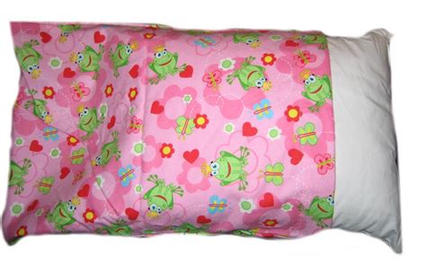 What kind of pillow should my toddler use? BobbleRoos - Our Blog: Toddler Pillow - How to use a BobbleRoos Toddler Pillowcase with Envelope ...