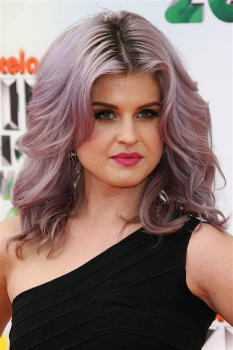 Kelly Osbourne Wavy Purple Dark Roots Uneven Color Hairstyle Steal