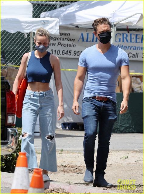 Photo Brie Larson Boyfriend Elijah Allan Blitz Trip To Farmers Market