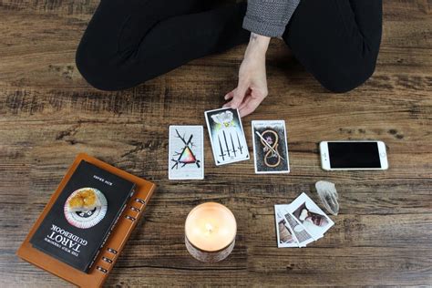 Let's get back to how to shuffle tarot cards, which is actually really simple: How to Shuffle Tarot Cards - 3 Ways - Happy as Annie