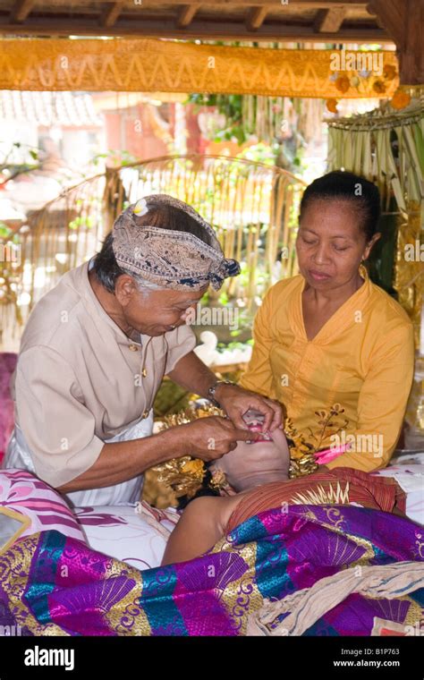 the tooth filing ceremony in bali indonesia la cérémonie du limage de dents à bali