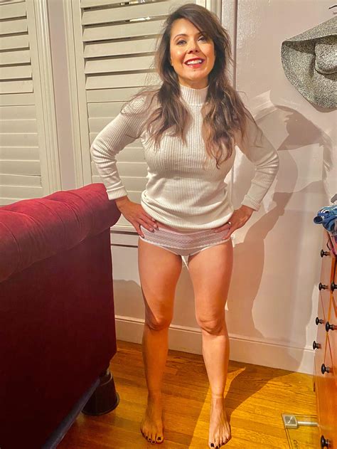 Does this top make my boobs look big? : r/MrsPoindexter