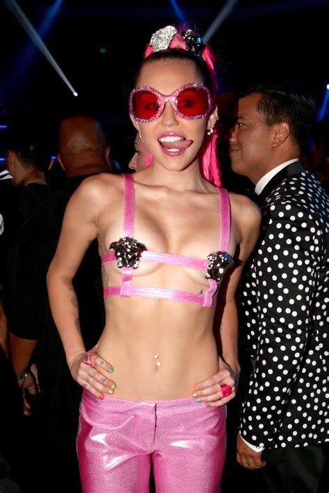 See All The Photos From Mileys Weird Wild Night At The Vmas Miley Cyrus Miley Revealing