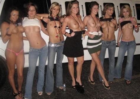 How The Bachelorette Party Avoided A Ticket For Their Limo Driver Foto