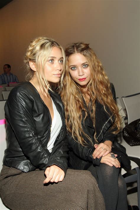 2006 Nyc Art And Photography Benefit Mary Kate And Ashley Olsen Photo