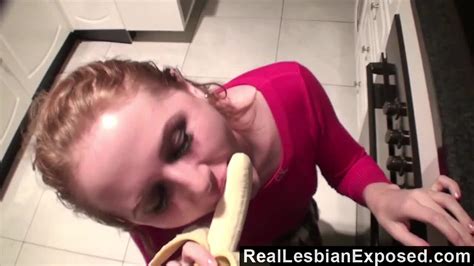 Real Lesbian Exposed Due Lesbiche Giocano Con Una Banana Porndoe