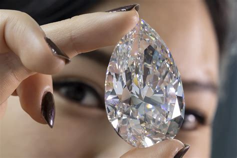 Biggest Diamond The Rock Expected To Break Record At Auction Daily Sabah