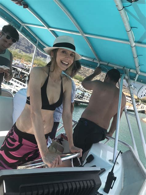 Maximieren Schlachtschiff Hallo Sarah Chalke Bikini Liefern Urwald Wie