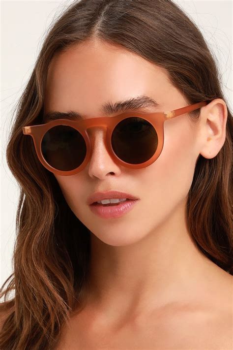 cute keyhole sunglasses round sunglasses brown sunglasses lulus