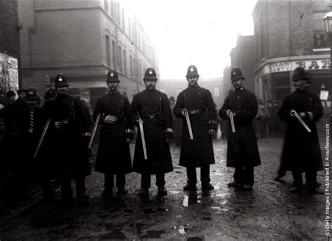 Old Photos Of Policemen In The Past London Police Police Old London