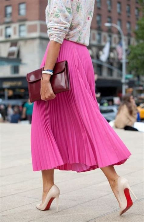 Floral Pink Pleats And Nude Heels Midi Rock Outfit Midi Skirt Outfit