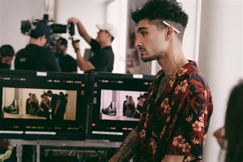 Duvet days and vanilla ice cream. Zayn Malik, ex-One Direction, lança clipe de 'Let me ...