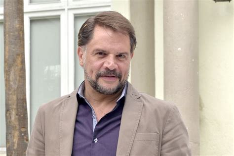 Durante una entrevista en el programa de entretenimiento 'sale el sol', héctor dijo que luego de algunos meses de vender este producto en las. Héctor Parra manda contundente mensaje a su hija | e ...
