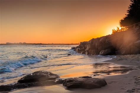 Caloundra Rocks In The Sunset Caloundra Sunset Beautiful Beaches