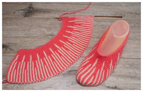 Knit Two Color One Piece Turkish Slippers Free Knitting Patterns