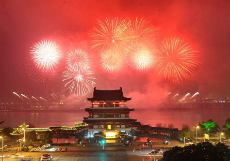 why the chinese are crazy for fireworks welum