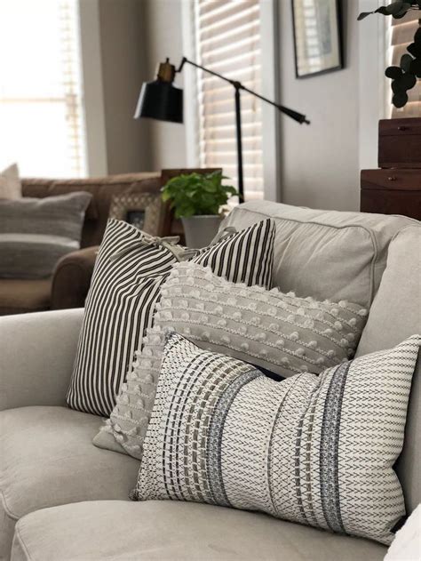 30 Living Room Pillow Ideas