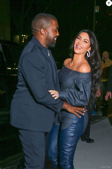 Kim Kardashian et son mari Kanye West arrivent à la soirée WSJ Innovators Awards au musée d Art