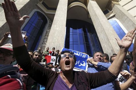Outraged Egyptians Protest Deal That Gave Islands To Saudi Arabia The