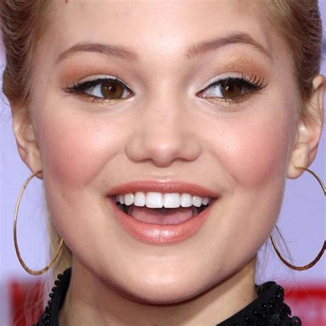 Olivia Holt Makeup Gold Eyeshadow Silver Eyeshadow And Coral Lipstick