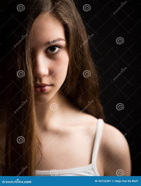 belle fille de l adolescence avec l épaule nue photo stock image 40733281