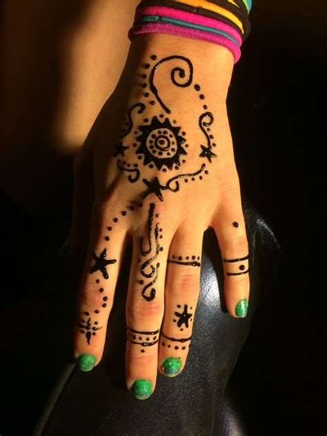 Space Henna Moon And Stars Henna Hand Tattoo Hand Henna Henna Moon