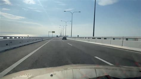 Nasib baik ada polis bantuan ni go to penang bridge atau jembatan pulau pinang yang ada di malaysia,panjang sekitar 32km. Suasana Prmandangan Jambatan Pulau Pinang - YouTube