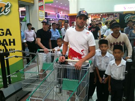 Giant hypermarket letak maskot 'giant' kawan nobita tu dalam kartun doraemon. Team Red Bull supermarket sweep in giant Hyper Shah Alam ...