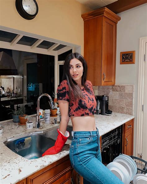 Victoria Justice Sexy Midriff In Cropped Top Hot Celebs Home