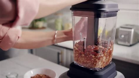 Maybe you would like to learn more about one of these? KitchenAid Mixér Artisan 3,5 HP - promo - YouTube