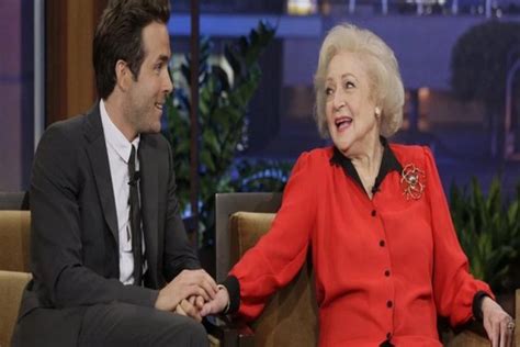 Ryan Reynolds Pays Tribute To The Proposal Co Star Betty White After