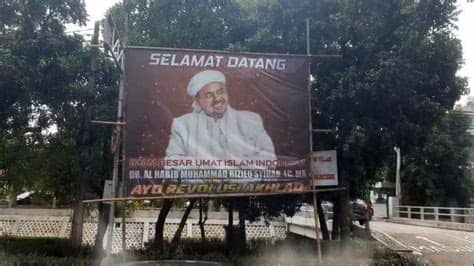 Mereka adalah habib alwi bin alwi. H-3 Jelang Kepulangan Habib Rizieq: Poster Selamat Datang ...