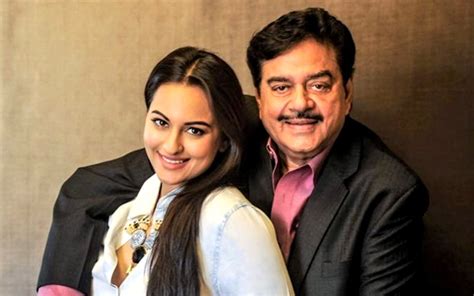 Sonakshi Sinha Reveals Father Shatrughan Sinhas Reaction To Dahaad Says “he Is Very Keen To