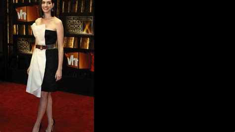 Anne Hathaway Vai Com O Pai Ao Oscar