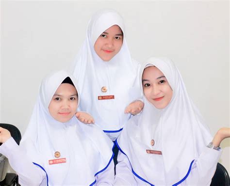 Gambar sketsa artis berjilbab in the urls. Foto mahasiswi kebidanan berjilbab cantik - CantikaMagz