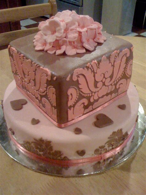 A rainbow cake is more than enough to enchant girls for their birthday. CitsCakes: Flower, damask girly birthday cake~