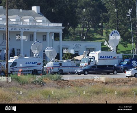 Michael Jackson Funeral Service Hi Res Stock Photography And Images Alamy