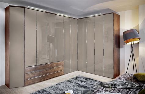 Bilik tidur bayi mememerlukan perjatian khusus ketika pengaturannya unyuk memastikan tidur anak dan waktu rehat ibu bapa yang tenang tanpa gangguan. Kabinet Bilik Tidur | Desainrumahid.com