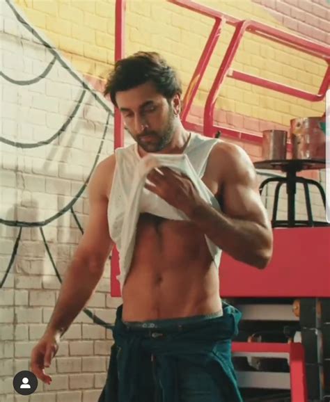 Shirtless Bollywood Men Ranbir Kapoor Flashes His Hot Hot Abs