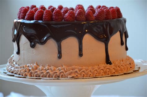 The Sugary Shrink Chocolate Cake With Fresh Raspberries