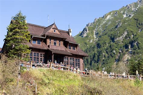 Zobacz, wybierz i zarezerwuj nocleg pod tatrami. bigstock-ZAKOPANE-POLAND-OCTOBER-263320576 - Emerging ...