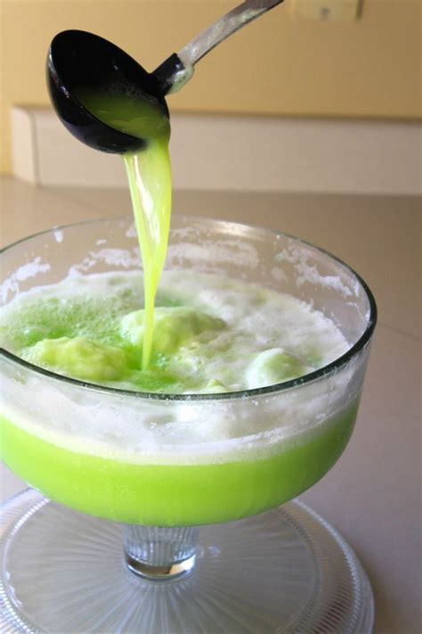 25 Easy Halloween Cocktails & Drinks - Recipes for Halloween Drink Ideas