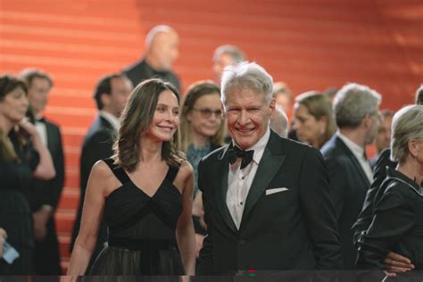 GALERIE FOTO Indiana Jones de mână cu iubita lui soție la Cannes
