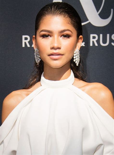 Zendayas Glamorous Party Outfit Is So Unexpected Zendaya Style