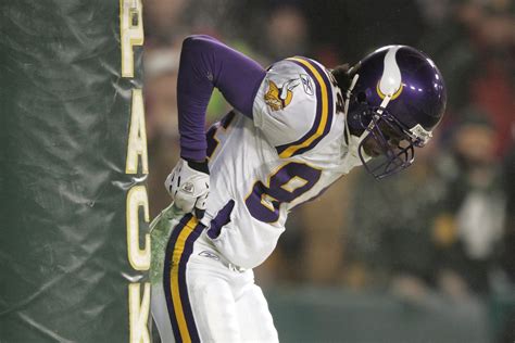 Joe Buck Acknowledges Over The Top Call Of Randy Moss Mooning